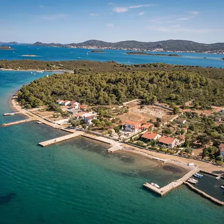 Santa Lucia Zadarvillas トゥラニ